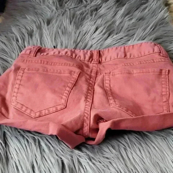 Mid-rise shorts - Picture 3 of 8